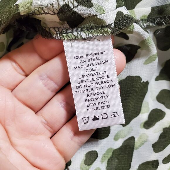 Susan Graver Flounce Bell Sleeve Top Blouse Size 1X Plus Green Printed Womens - Picture 7 of 7